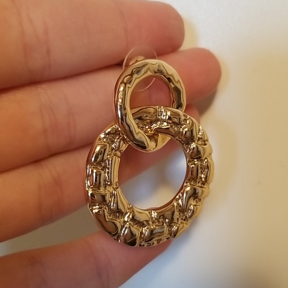 Daisy Fuentes Golden Looking Hoop Earrings - Picture 2 of 4